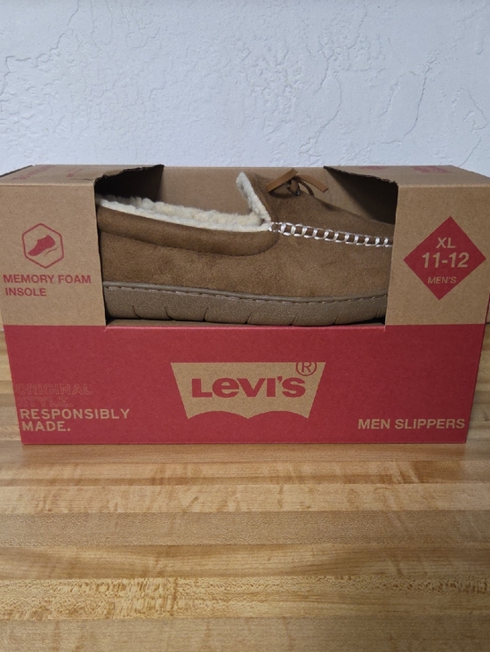 Levi's Other - NWT "Levi's" Kareron 2 Mens Slippers Size Medium (8-9) or X-Large (11-12)
